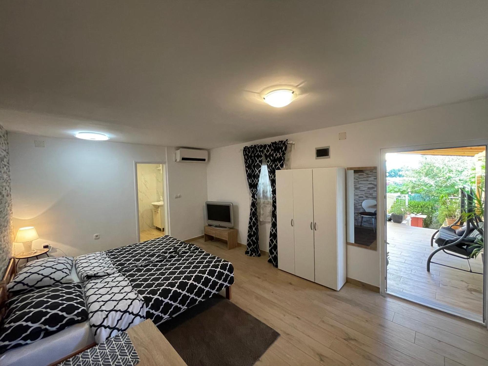 Apartment Mika Пула Екстериор снимка