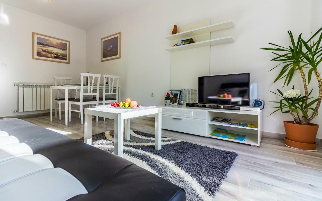 Apartment Mika Пула Екстериор снимка