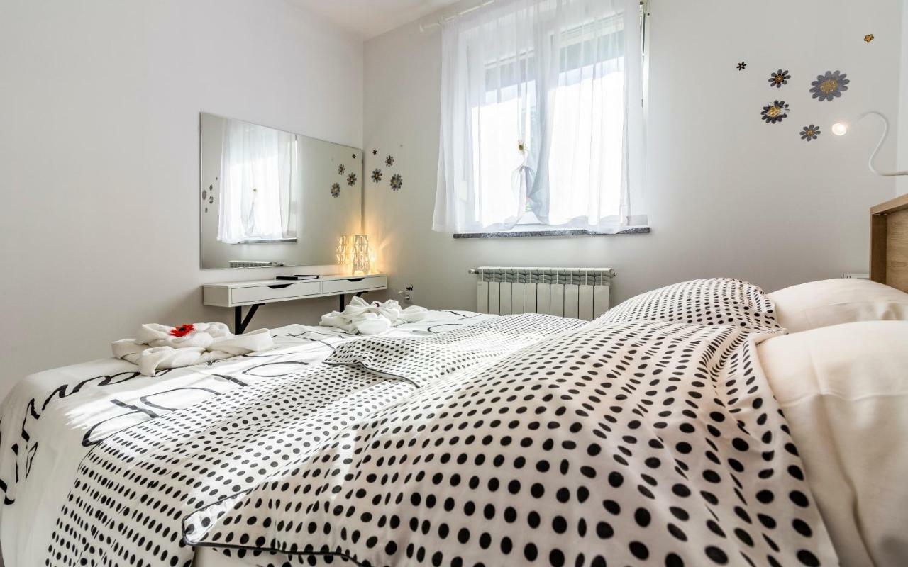 Apartment Mika Пула Екстериор снимка